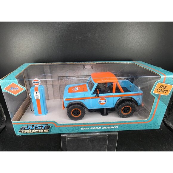 Jada Other - 1973 Ford Bronco Gulf Diecast Model w/ Gas Pump 1:24 Jada Just Trucks